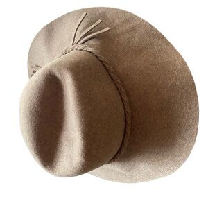 Elegant Vintage Betmar of New York Wool Hat in Tan